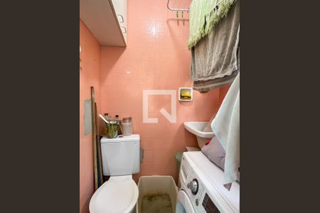 Apartamento à venda com 70m², 2 quartos e 2 vagas Apartamento à venda com 70m², 2 quartos e 2 vagasBanheiro de Serviço