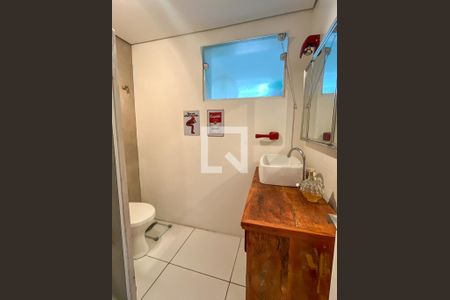 Apartamento à venda com 70m², 2 quartos e 2 vagas Apartamento à venda com 70m², 2 quartos e 2 vagasBanheiro Corredor