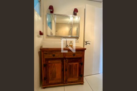 Apartamento à venda com 70m², 2 quartos e 2 vagas Apartamento à venda com 70m², 2 quartos e 2 vagasBanheiro Corredor