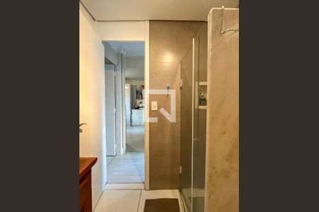 Apartamento à venda com 70m², 2 quartos e 2 vagas Apartamento à venda com 70m², 2 quartos e 2 vagasBanheiro Corredor