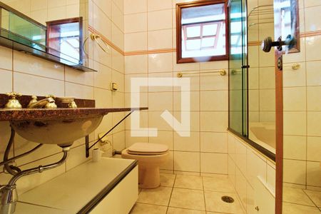 Casa à venda com 180m², 3 quartos e 4 vagasBanheiro da Suíte 2