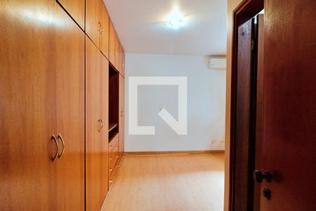 Casa à venda com 180m², 3 quartos e 4 vagasSuíte 1