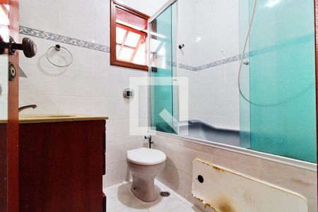 Casa à venda com 180m², 3 quartos e 4 vagasBanheiro da Suíte 1