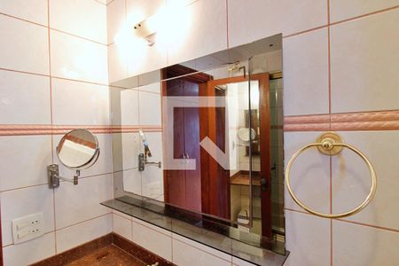 Casa à venda com 180m², 3 quartos e 4 vagasBanheiro da Suíte 2