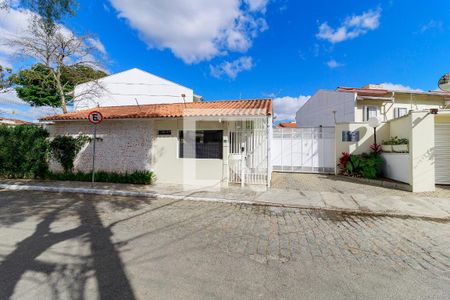 Casa de condomínio para alugar com 145m², 3 quartos e 2 vagas Casa de condomínio para alugar com 145m², 3 quartos e 2 vagasFachada