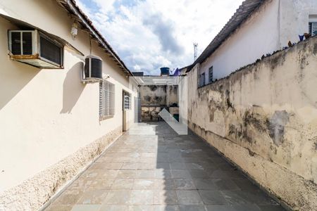 Casa à venda com 50m², 1 quarto e 3 vagasQuintal