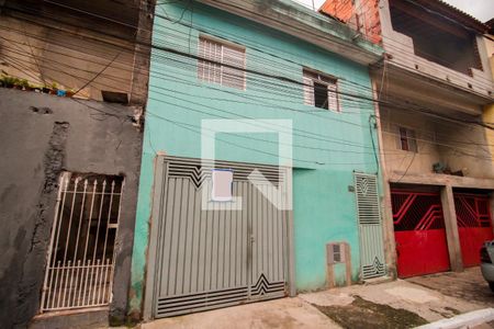 Casa à venda com 60m², 2 quartos e 1 vaga Casa à venda com 60m², 2 quartos e 1 vagaFachada