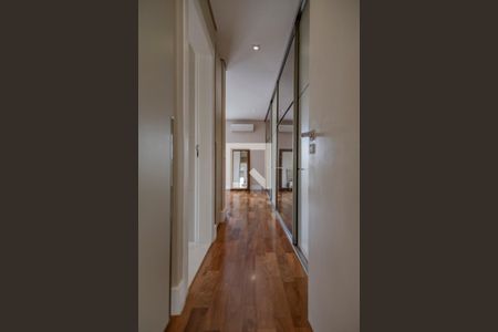 Casa à venda com 400m², 4 quartos e 4 vagasQuarto 3 - Suíte