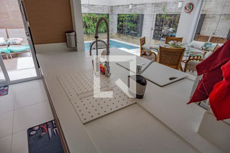 Casa à venda com 400m², 4 quartos e 4 vagasCozinha Americana - Torneira