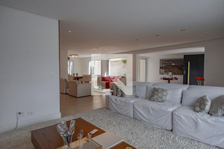 Casa à venda com 400m², 4 quartos e 4 vagasSala de TV