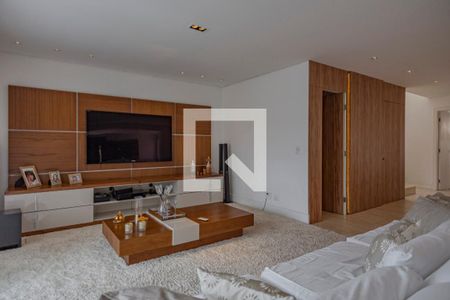 Casa à venda com 400m², 4 quartos e 4 vagasSala de TV