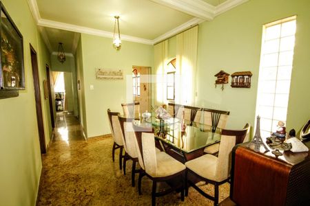 Casa à venda com 252m², 7 quartos e 3 vagas