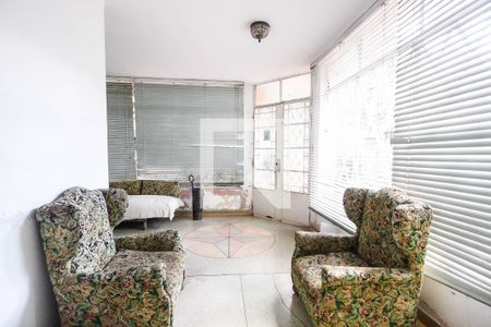 Casa à venda com 519m², 4 quartos e 3 vagasSala de estar