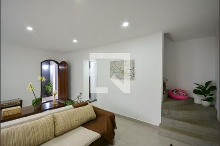 Sala de casa à venda com 3 quartos, 150m² em Jardim Maria Estela, São Paulo