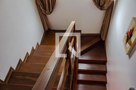 Casa à venda com 298m², 4 quartos e 3 vagasEscada