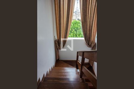Casa à venda com 298m², 4 quartos e 3 vagasEscada