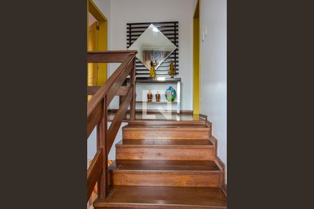 Casa à venda com 298m², 4 quartos e 3 vagasEscada