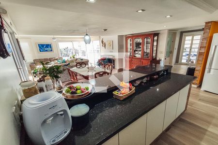 Casa para alugar com 225m², 3 quartos e 6 vagasCozinha