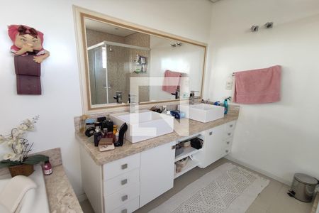 Casa para alugar com 225m², 3 quartos e 6 vagasBanheiro da Suíte