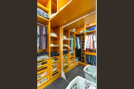 Casa para alugar com 600m², 6 quartos e 6 vagas Casa para alugar com 600m², 6 quartos e 6 vagasCloset da suíte 4