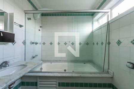 Casa para alugar com 600m², 6 quartos e 6 vagas Casa para alugar com 600m², 6 quartos e 6 vagasBanheiro da suíte 3