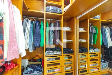 Casa para alugar com 600m², 6 quartos e 6 vagas Casa para alugar com 600m², 6 quartos e 6 vagasCloset da suíte 4