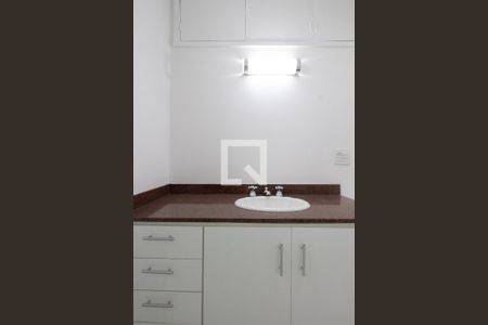 Apartamento à venda com 221m², 3 quartos e 2 vagasBanheiro da suíte