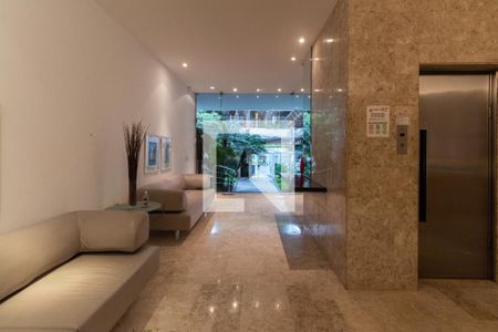 Apartamento à venda com 221m², 3 quartos e 2 vagasHall social