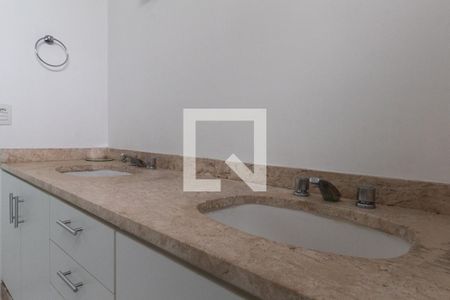 Apartamento à venda com 221m², 3 quartos e 2 vagasBanheiro social