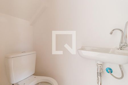 Lavabo de casa de condomínio para alugar com 2 quartos, 55m² em Vila Brasílio Machado, São Paulo