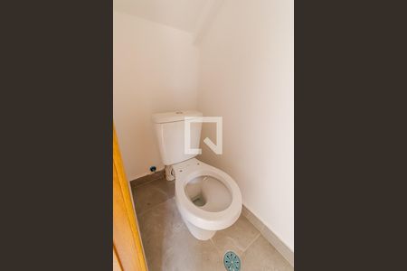 Lavabo de casa de condomínio para alugar com 2 quartos, 55m² em Vila Brasílio Machado, São Paulo