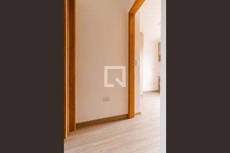 Corredor de casa de condomínio para alugar com 2 quartos, 55m² em Vila Brasílio Machado, São Paulo