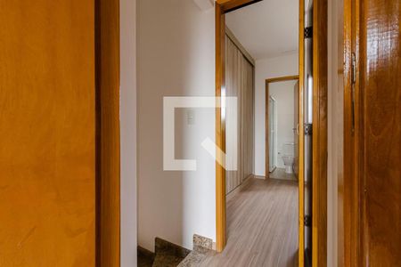 Corredor de casa de condomínio para alugar com 2 quartos, 55m² em Vila Brasílio Machado, São Paulo