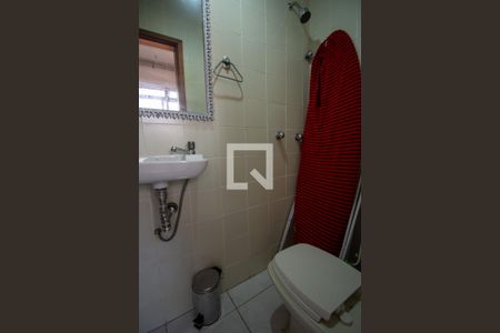 Apartamento para alugar com 131m², 3 quartos e 2 vagas Apartamento para alugar com 131m², 3 quartos e 2 vagasBanheiro de Serviço