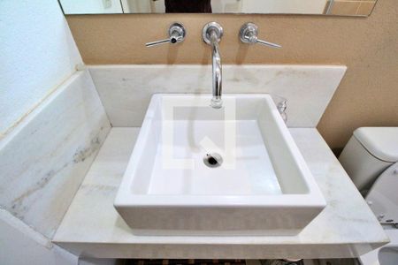 Casa à venda com 788m², 9 quartos e 10 vagasBanheiro do Quarto 8 (Suíte) - Pia