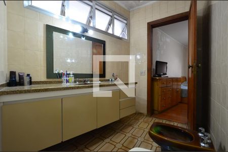 Casa à venda com 300m², 3 quartos e 8 vagasBanheiro da Suíte 2