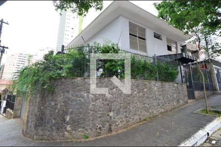 Casa à venda com 300m², 3 quartos e 8 vagasFachada da casa