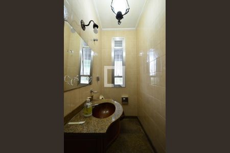 Casa à venda com 300m², 3 quartos e 8 vagasLavabo