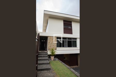 Casa à venda com 270m², 4 quartos e 4 vagasFachada