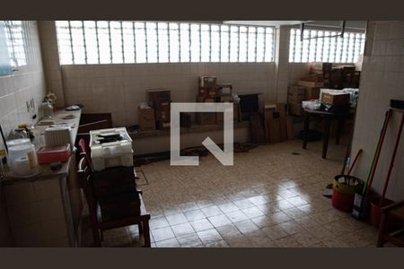 Casa à venda com 270m², 4 quartos e 4 vagasPorão