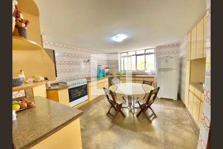 Casa à venda com 700m², 5 quartos e 4 vagas