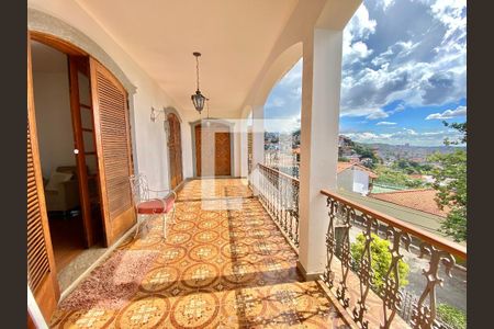 Casa à venda com 700m², 5 quartos e 4 vagas