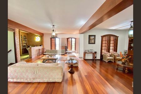 Casa à venda com 700m², 5 quartos e 4 vagas