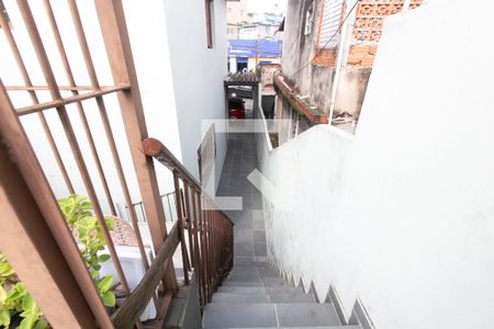Casa à venda com 160m², 3 quartos e 3 vagas Casa à venda com 160m², 3 quartos e 3 vagasEscada