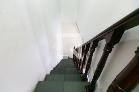 Casa à venda com 160m², 3 quartos e 3 vagas Casa à venda com 160m², 3 quartos e 3 vagasEscada