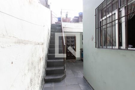 Casa à venda com 160m², 3 quartos e 3 vagas Casa à venda com 160m², 3 quartos e 3 vagasEscada