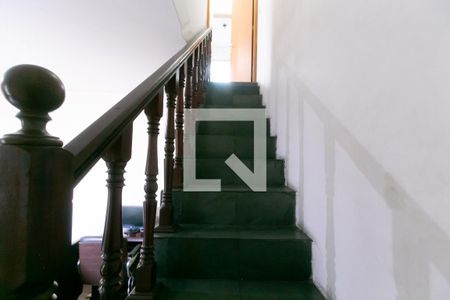 Casa à venda com 160m², 3 quartos e 3 vagas Casa à venda com 160m², 3 quartos e 3 vagasEscada