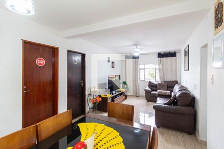 Casa à venda com 200000m², 2 quartos e 4 vagas Casa à venda com 200000m², 2 quartos e 4 vagasSala