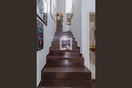 Escadas piso superior de casa para alugar com 4 quartos, 350m² em Jardim Esplanada, São José dos Campos