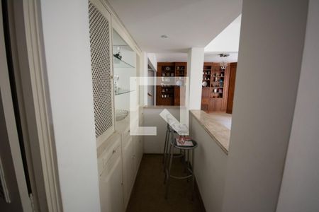 Apartamento à venda com 256m², 4 quartos e 1 vaga Apartamento à venda com 256m², 4 quartos e 1 vagaSala